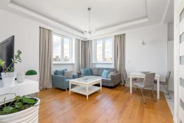 ECRU Specious Premium Apartment with City View in Warsaw