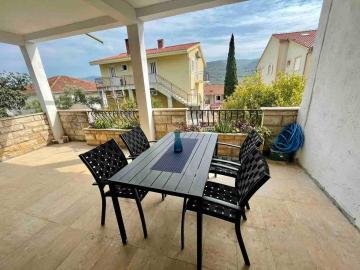 Two bedroom -Terrace- Parking- Walk to Beach