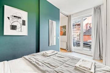 King Street II - 1BR / Sleeps 3 / Balcony (SM07)