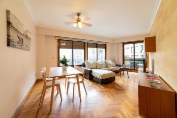 Comfy & luminous terrace apartment by Cisan Rentals
