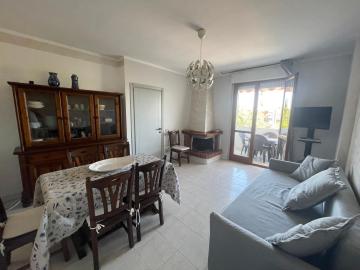 Casa Levante, trilocale con camino a due passi dal mare