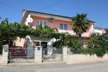 Apartments with a parking space Pula - 6986