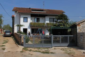 Apartments with a parking space Dolinci, Umag - 7111