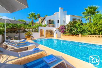 Villa Laguna by Abahana Villas
