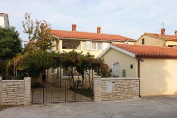 Apartments with a parking space Valbandon, Fazana - 7352