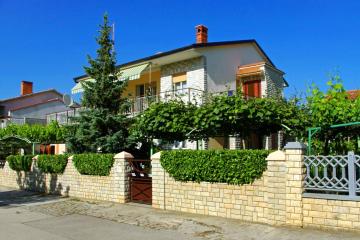 Apartments with a parking space Pula - 7321