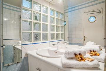 Superb apartment with a balcony and a splendid view on Hyères - Welkeys