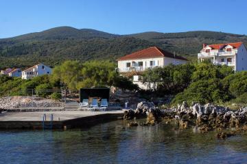 Seaside apartments with a swimming pool Kneza, Korcula - 9130