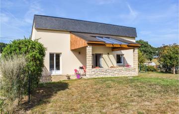 Stunning home in Graces with WiFi and 2 Bedrooms
