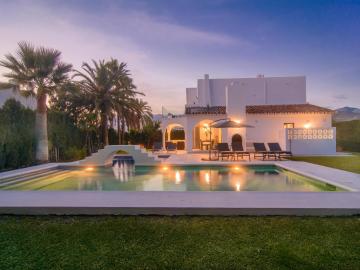 Las Chapas Playa refurbished beach villa