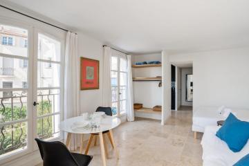Nice studio with a view on Antibes' port - Welkeys