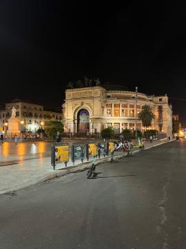 Politeama family house