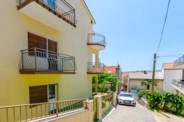 Apartments with WiFi Crikvenica - 17497