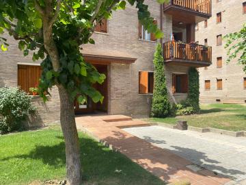 ACOGEDOR PISO EN SORT CON PISCINA