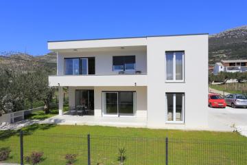 Apartments with a parking space Kastel Stari, Kastela - 18115