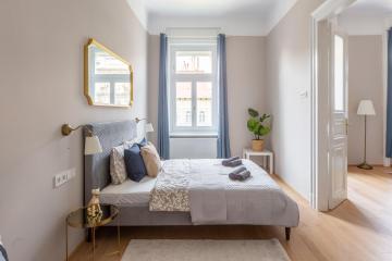 Luxury Elizabeth Residence next to the New York Café