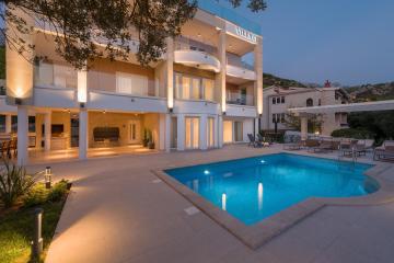 Apartments with a swimming pool Promajna, Makarska - 19144