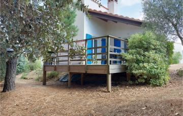Nice home in La Tranche-sur-Mer with 5 Bedrooms and WiFi