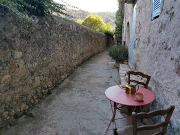 BARGEMON : Petit cocon frais dans charmant village