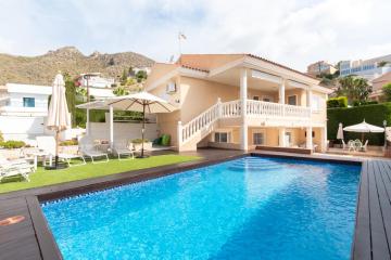Agradable casa con piscina