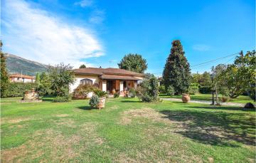 Amazing home in Camaiore with 3 Bedrooms