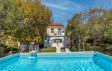 Nice apartment in Pinezici with WiFi