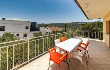 Awesome home in Marina with WiFi and 3 Bedrooms