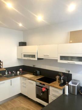 Appartement zen avec patio et climatisation, en centre-ville