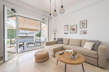 Live As A Greek in Athena apartment