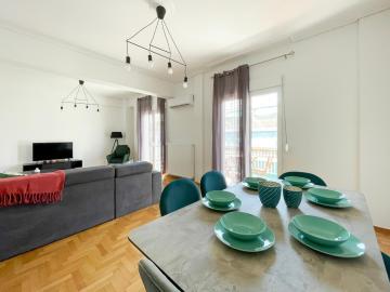 Aristotelous Sunny 118sqm apt in Viktoria