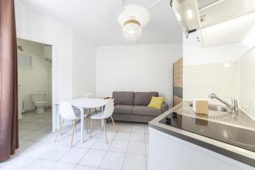 Place de la Trémoille - petit studio fonctionnel