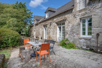 Belle maison familiale en pierre pour 12 personnes