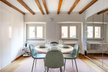 New apt. historical center Milano - Monforte 18