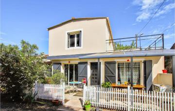Awesome home in Orange with Outdoor swimming pool, 1 Bedrooms and WiFi