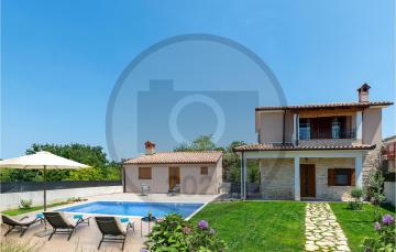 Beautiful home in Filipana with WiFi, 2 Bedrooms and Outdoor swimming pool