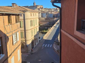 Cadre exceptionnel niché sous les toits dans le quartier historique
