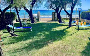 VILLA SULLA SPIAGGIA X6 CON GIARDINO E POSTI AUTO