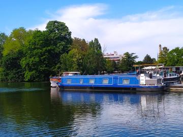 Insolite, péniche en plein coeur de Dijon.
