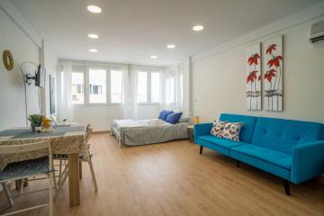 Apt. p/3 10' from the beach w/Wifi in Torremolinos