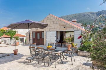 Three bedroom spacious apartment Petrunjela