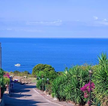 Cheerful 2 bedroom sea view house