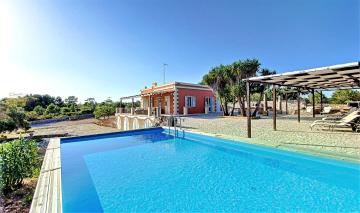 Sea view pool villa with garden 2km from sand