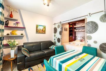 GuestReady - Teal Orchids near Arc de Triomphe