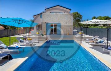 Stunning home in Hrboki with Outdoor swimming pool, Jacuzzi and 2 Bedrooms