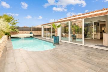 Bright villa with pool nearby Balaruc in Gigean - Welkeys