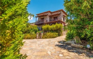 Stunning home in Milatos, Lasithi with 3 Bedrooms, Outdoor swimming pool and Swimming pool