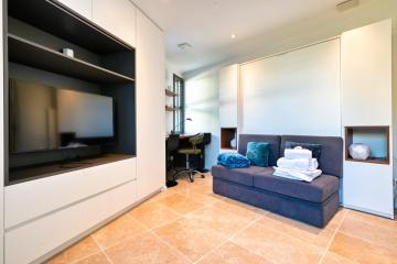 Nice studio with terrace and parking near the center of Aix