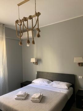 UGO LENZI 6 APARTMENTS