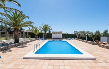 Stunning home in Conil de la Frontera with WiFi, 3 Bedrooms and Outdoor swimming pool