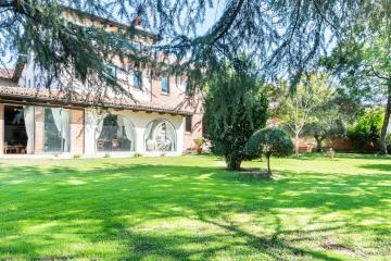 Uriel Suite Apartment